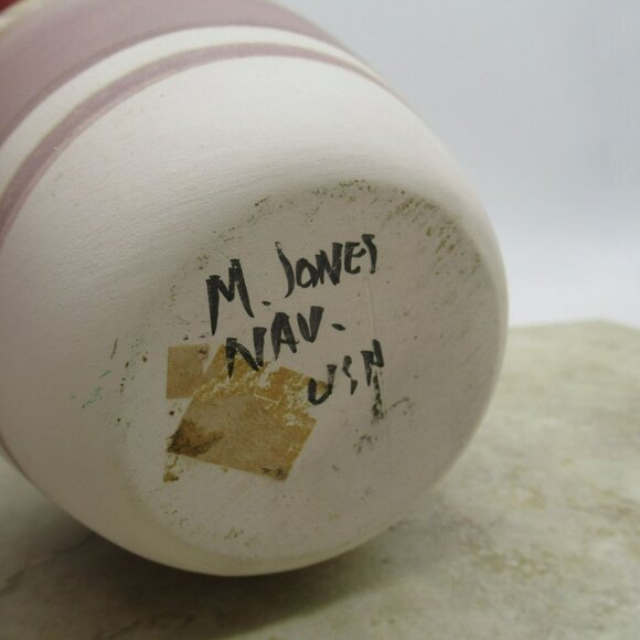 Navajo Mesa Verde Pottery Vase Signed M Jones 5.5" Neutral Brown Beige NAV USA - Picture 2 of 14